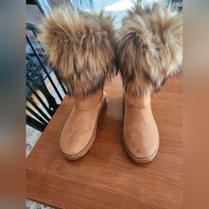 Boots with the fur